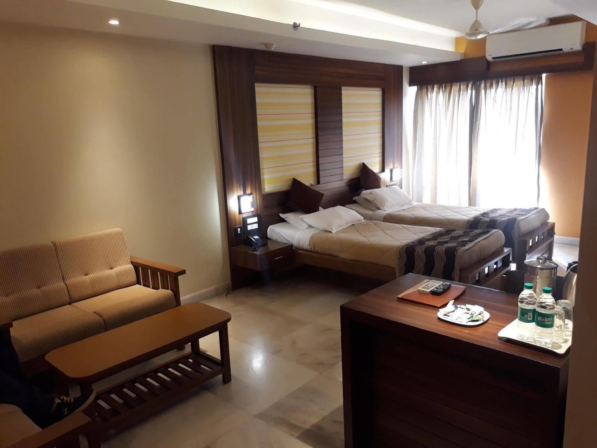 Hotel Madhuvan Serai Manipal Buitenkant foto