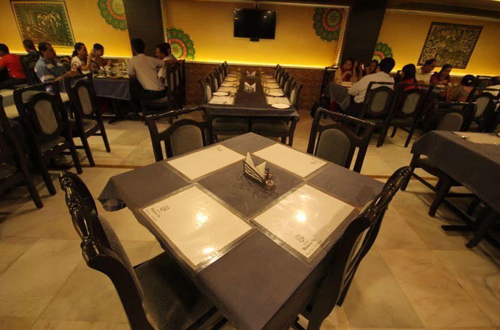 Hotel Madhuvan Serai Manipal Buitenkant foto