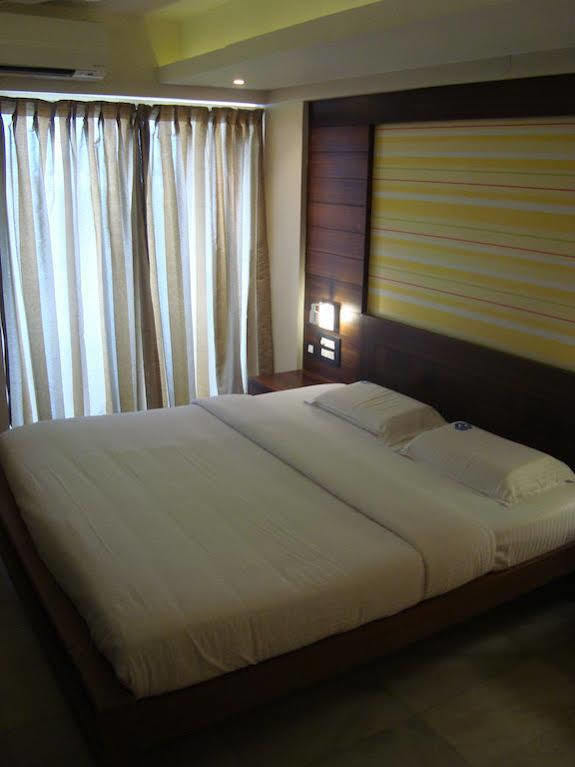 Hotel Madhuvan Serai Manipal Buitenkant foto