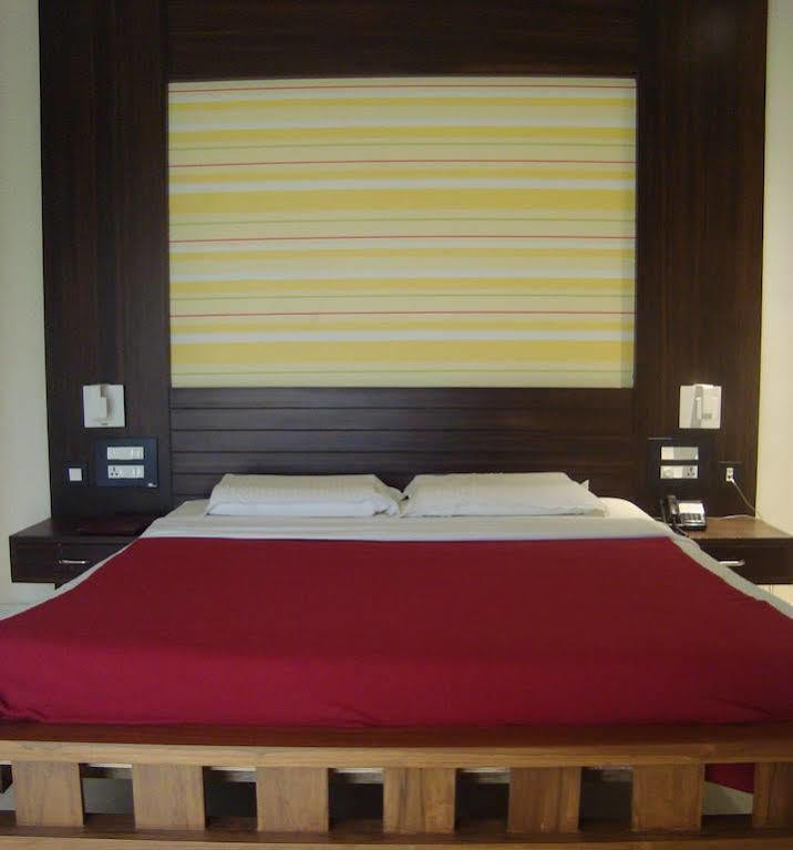Hotel Madhuvan Serai Manipal Buitenkant foto