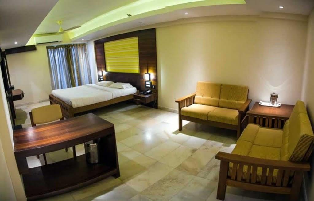 Hotel Madhuvan Serai Manipal Buitenkant foto